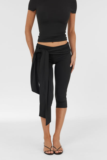 Elvira Capri Black