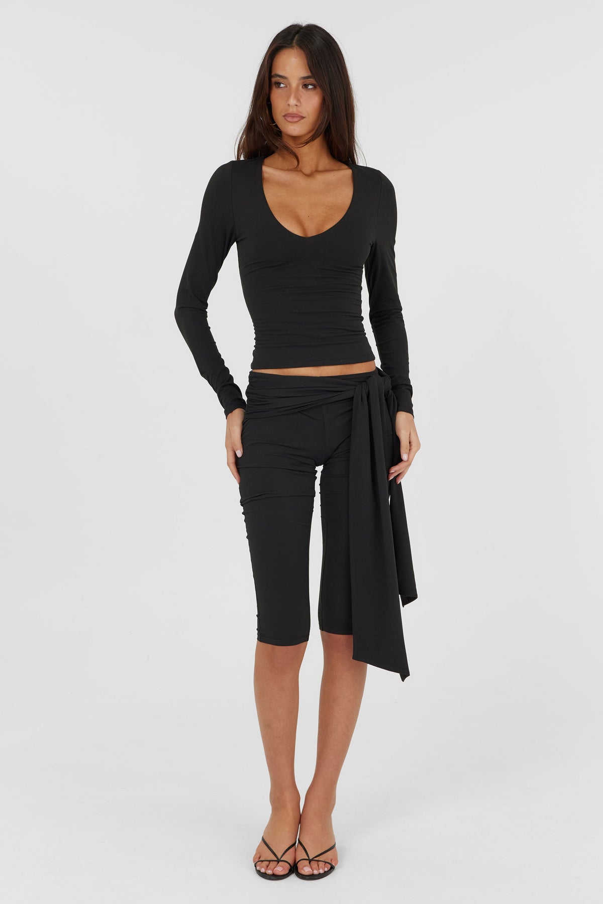 Elvira Capri Black